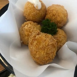 ร้านนมริมเขื่อน  ชัยนาท