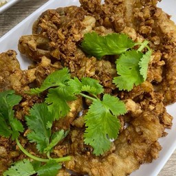 ปูนิ่มทอดกระเทียม จานใหญ่