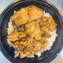 หมูกระเทียม ราดข้าว