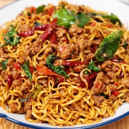 ผัดกะเพรามาม่าหมูสับ