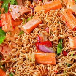 ยำมาม่าหมูสับปูอัด