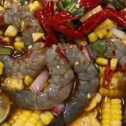 ยำกุ้งสดข้าวโพด