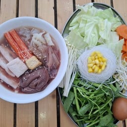 หมูกระทะชุดเล็ก หมู สามชั้น ตับหมู แมงกระพรุน หมึกกรอบ ปูอัด ผ้าขี้ริ้ว เต้าหู้