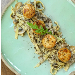P3: Truffle Cream  &Seared Scallops Fettucine