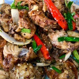 ปูนิ่มผัดพริกไทยดำ จานใหญ่