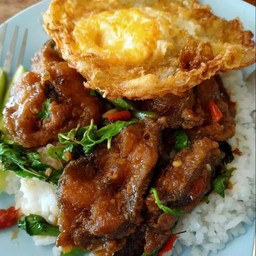 ผัดเผ็ดปลาดุกทอดกรอบ