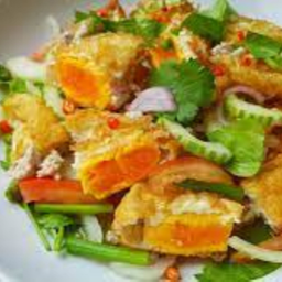 Ki03.06 ยำไข่ดาว  3 ฟอง เลือกเพิ่มได้อีก