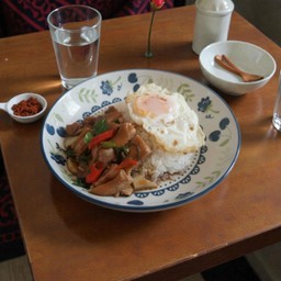 กะเพราไก่ชิ้น