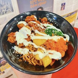 มาม่าเกาหลีไก่กรอบ ไข่ดอง (สาหร่ายยำ-ไข่กุ้ง)