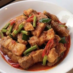 ผัดพริกแกง ราดข้าว