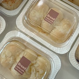 ขนมปังอัลมอนด์เนยสด