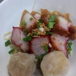 บะหมี่เกี๊ยวกุ้ง+หมูกรอบ+หมูแดง