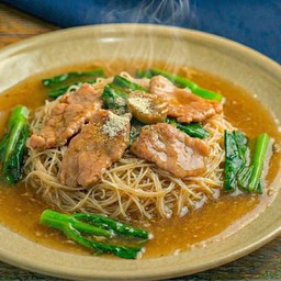ราดหน้า เส้นหมี่ขาว