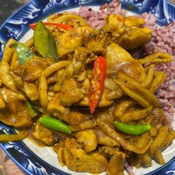 ผัดพริกแกงใต้หน่อไม้ดองหมู