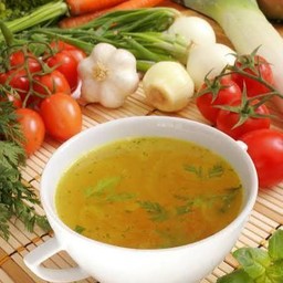 น้ำซุปไก่ หัวไชเท้า ร้อนๆดับหนาว