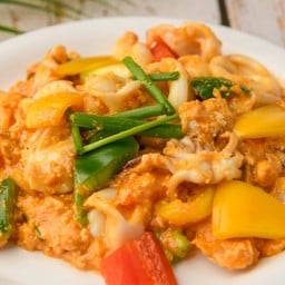 ปลาหมึกผัดไข่เค็ม