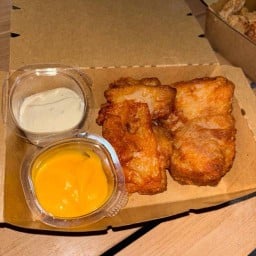 ไก่ล้นจาน & เฟรนช์ฟรายส์ ลูกชิ้นทอด น้ำจิ้มรสเด็ด ราชพฤกษ์ 5