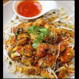 หอยทอดเสวย