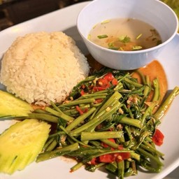 ข้าวผักบุ้งไฟแดง