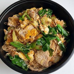 เส้นใหญ่ผัดซีอิ้วหมู