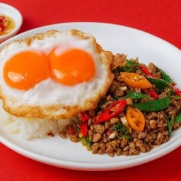 กะเพราพระนคร 🌶️👍 by บ้านต่าย ถนนดินสอ ราชดำเนิน ใกล้สตรีวิทยา