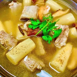 ต้มหน่อไม้ฝรั่งซี่โครงหมู (หม้อไฟ)