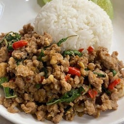 ครัวโกโบริ หมูกรอบกับกะเพรา หมู่บ้านมานิตซิตี้