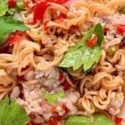 ยำบ้านแม่น้องเก้า