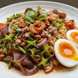 ยำ ทรงเครื่อง (เลือกเส้น)