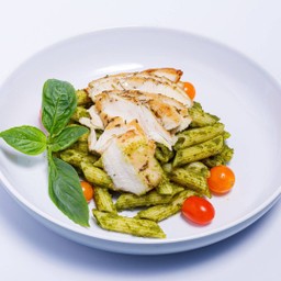 เพนเน่ซอสเพสโต้ อกไก่โรสแม่รี่