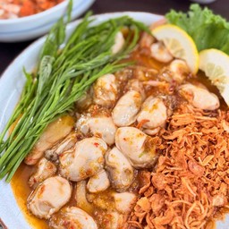 ยำหอยนางรมชลบุรี หอมเจียวจุกๆ