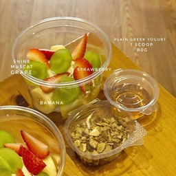 Greek yogurt mini x องุ่น x กล้วย x สตรอเบอร์รี่