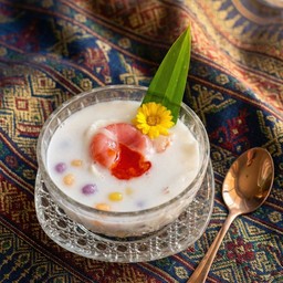 บัวลอยมะพร้าวอ่อนไข่หวาน