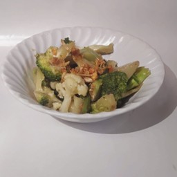 ผัดกะหล่ำใส่หมู( ทางร้านจะผัดเมื่อลูกค้าสั่ง) จะผัดกระเพาะมีออเดอร์