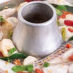 KK01.31 ต้มยำปลานิลทั้งตัว 700 กรัม หม้อไฟ