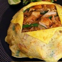 @Me"ผัดไทย หอยทอด