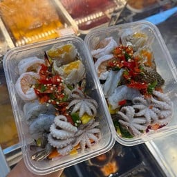 ยำปู หมึกสาย กุ้งทูโทน