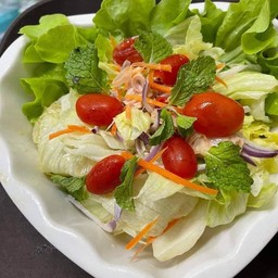 สลัดทูน่า/ฟรีส้มตำไทย