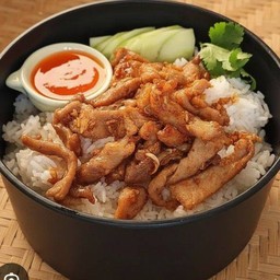 ข้าวหมูทอดกระเทียม