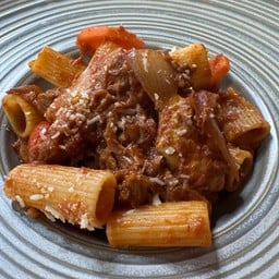 310 ริกาโตนี่เนื้อน่องลายตุ๋น