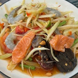 ส้มตำไทยกุ้งสดปลาแซลม่อน