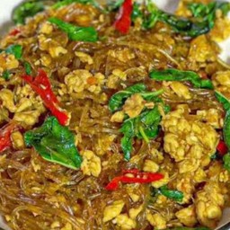 กระเพราวุ้นเส้นไก่สับเป็นกับข้าว