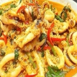 KK01.09 ผัดผงกระหรี่ปลาหมึก 300 กรัม (ใส่ไข่ 4ฟอง)