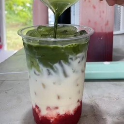 สตอเบอรี่มัทฉะ