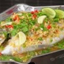 KK01.35 ปลากะพงนึ่งมะนาว 700 กรัม (ปลาทั้งตัว)