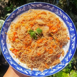 หมี่ผัดไข่ใส่สามชั้น