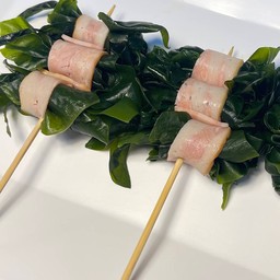 เบคอนพันสาหร่ายวากาเมะ