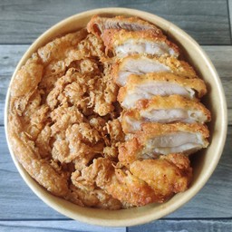 ข้าวไก่ทอด (พริกไทย) - ไข่เจียวกรอบ