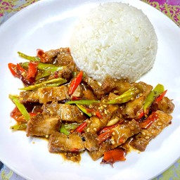 หมูกรอบผัดกะปิ