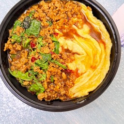 ข้าวไข่ข้นกะเพราหมูสับ